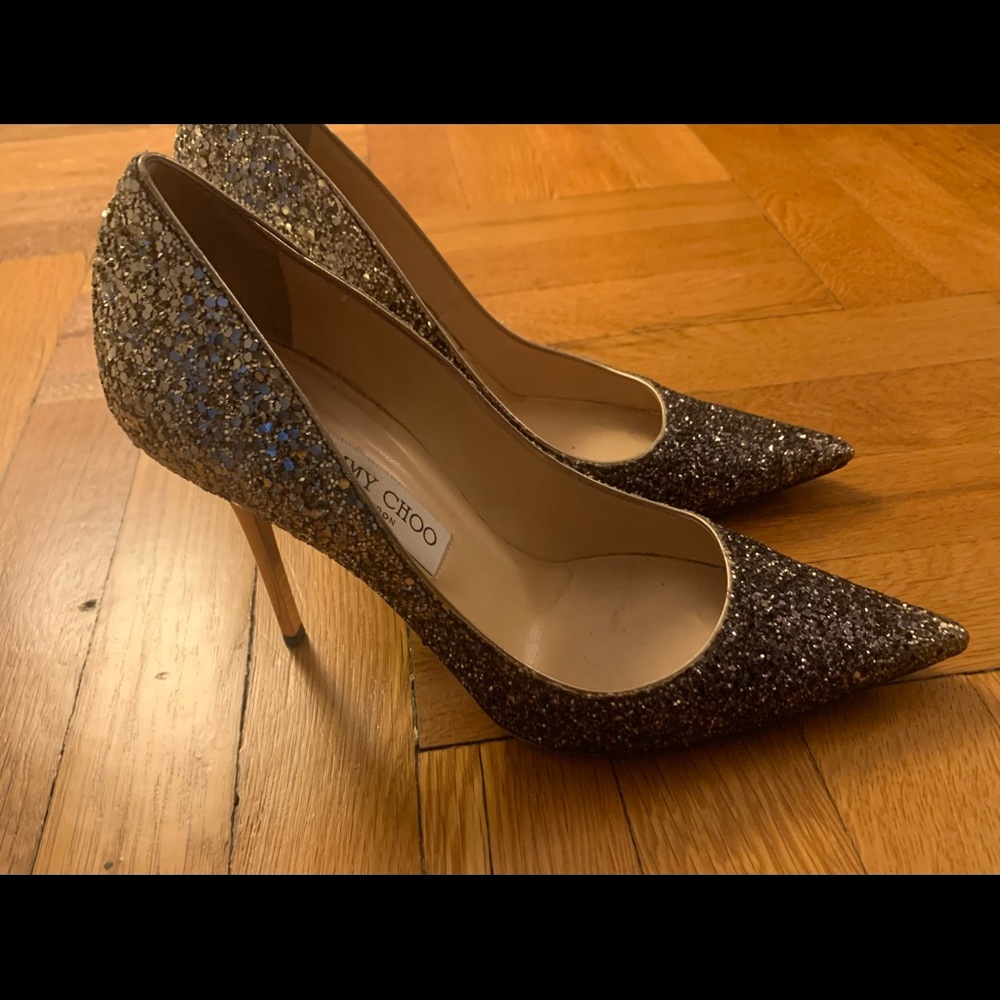 Comfortable Pumps!! These Jimmy Choo are perfect to wear to every occasion